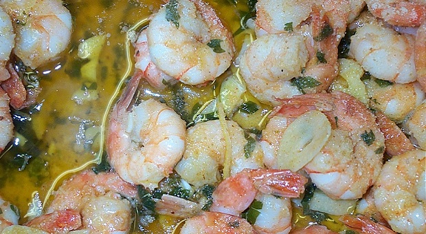 Off grid gourmet prawns with garlic