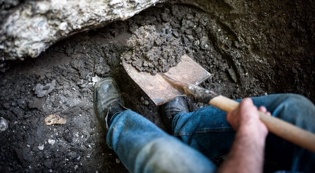 Digging water well