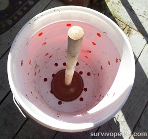 Diy How To Make A Bucket Clothes Washer Survivopedia -! operating the bucket clothes washer