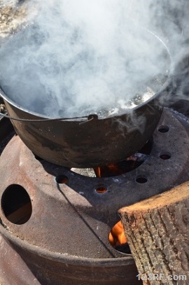 boiling maple syrup