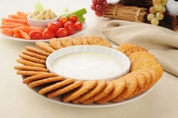Crackers with ranch dressing