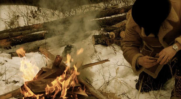 How to Start a fire in the snow